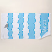 Personalisierte wunderliche Haifisch-Flosse auf Strandtuch (Vorderseite)