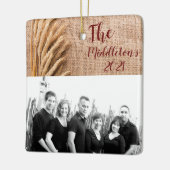 Personalisierte XMAS Zierwein auf Burlap Sack Co Keramikornament (Links)