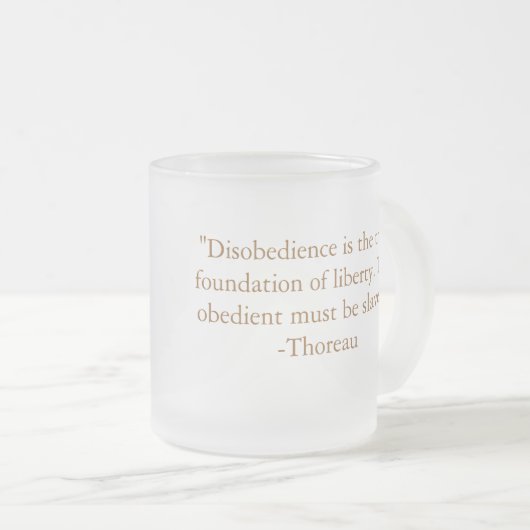 Personalisierte Zitat-Tasse Henry David Thoreau Mattglastasse (VorderseiteRechts)