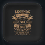 Personalisierten achtzig Vintage 80. Geburtstagspa Pappteller<br><div class="desc">Machen Sie Ihren Geburtstag mit diesem einzigartigen Design zu einem besonderen Erlebnis. Fügen Sie Ihrer Geburtstagsfeier eine Touch eleganter Eleganz hinzu mit unseren exquisiten, einzigartigen Designs. Diese Grafiken verleihen jedem Produkt Raffinesse und Originalität und schaffen so ein unvergessliches und stilvolles Geschenk. Sie sind perfekt für diejenigen, die eine Touch zeitlosen...</div>