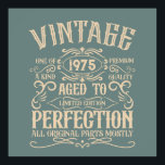 Personalisierten fünfzig Vintagen 50. Geburtstagsp Poster<br><div class="desc">Machen Sie Ihren Geburtstag mit diesem einzigartigen Design zu einem besonderen Erlebnis. Fügen Sie Ihrer Geburtstagsfeier eine Touch eleganter Eleganz hinzu mit unseren exquisiten, einzigartigen Designs. Diese Grafiken verleihen jedem Produkt Raffinesse und Originalität und schaffen so ein unvergessliches und stilvolles Geschenk. Sie sind perfekt für diejenigen, die eine Touch zeitlosen...</div>