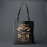 Personalisierten Vintagen 75. Geburtstag Whiskey T Tasche<br><div class="desc">Machen Sie Ihren Geburtstag mit diesem einzigartigen Design zu einem besonderen Erlebnis. Fügen Sie Ihrer Geburtstagsfeier eine Touch eleganter Eleganz hinzu mit unseren exquisiten, einzigartigen Designs. Diese Grafiken verleihen jedem Produkt Raffinesse und Originalität und schaffen so ein unvergessliches und stilvolles Geschenk. Sie sind perfekt für diejenigen, die eine Touch zeitlosen...</div>