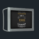 Personalisierter 40. Geburtstag Geboren 1981 Vinta Rechteckige Gürtelschnalle<br><div class="desc">Ein personalisierter Gürtelschnalle für diese Geburtstagsmenschen, geboren 1981 und ab 40. Fügen Sie den Namen zu diesem Vintagen Retrostil Schwarz, Weiß und Gold für ein individuelles 40. Geburtstagsgeschenk hinzu. Bearbeiten Sie den Namen und das Jahr einfach mit der Vorlage. Ein wunderbares, individuelles, schwarzes Geburtstagsgeschenk. Mehr Geschenke und Party-Vorräte für die...</div>