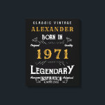 Personalisierter 50. Geburtstag Geboren 1971 Vinta Leinwanddruck<br><div class="desc">Eine personalisierte klassische Leinwand für den Geburtstagskavent, geboren 1971 und 50 Jahre alt. Fügen Sie den Namen zu diesem Vintagen Retro-Stil Schwarz, Weiß und Gold für ein maßgeschneidertes 50. Geburtstagsgeschenk hinzu. Bearbeiten Sie den Namen und das Jahr einfach mit der Vorlage. Ein wunderbares, individuelles, schwarzes Geburtstagsgeschenk. Mehr Geschenke und Party-Vorräte...</div>