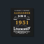 Personalisierter 70. Geburtstag Geboren 1951 Vinta Leinwanddruck<br><div class="desc">Eine personalisierte Leinwand für den Geburtstagsschüler, der 1951 geboren und 70 Jahre alt wurde. Fügen Sie den Namen zu diesem Vintagen Retro-Stil Schwarz, Weiß und Gold für ein maßgeschneidertes 70. Geburtstagsgeschenk hinzu. Bearbeiten Sie den Namen und das Jahr einfach mit der Vorlage. Ein wunderbares, individuelles, schwarzes Geburtstagsgeschenk. Mehr Geschenke und...</div>