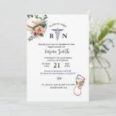 Personalisierter Abschluss für die Krankenpflege M Einladung (Stehend Vorderseite)