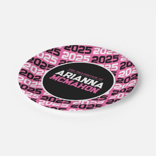 Personalisierter Abschluss in Pink und Schwarz Pappteller (Schrägansicht)