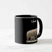 Personalisierter afrikanischer Elefant auf Schwarz Tasse (VorderseiteRechts)