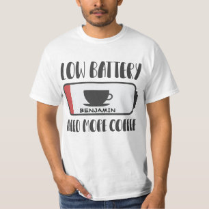 Personalisierter Akku benötigt mehr Kaffee T-Shirt