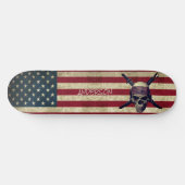 Personalisierter amerikanischer Pirat mit Schwerte Skateboard (Horizontal)