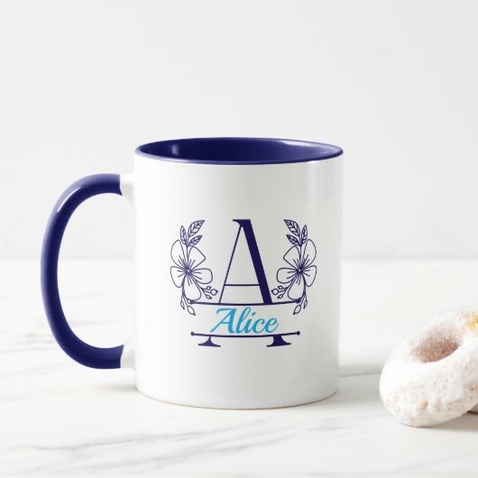 Personalisierter Anfangsbuchstabe Blumenmonogramm- Tasse (Mit Donut)