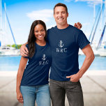 Personalisierter Anker für ein Monogramm-Schiff T-Shirt<br><div class="desc">Ein stilvolles nautisches Design mit einem Anker und Seil,  personalisierten Monogramm-Initialen und stilvollen blau-weißen Streifen. Entwickelt von Thisisnotme©</div>