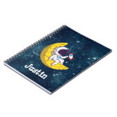 Personalisierter Astronaut auf dem Mond mit Rakete Notizblock (Linke Seite)