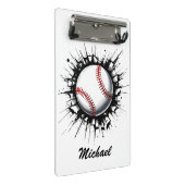 Personalisierter Baseball-Ball bricht durch die Ma Mini Klemmbrett (Schrägansicht)