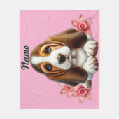Personalisierter Basset-Hund-Welpe mit Blume Fleecedecke (Vorderseite)
