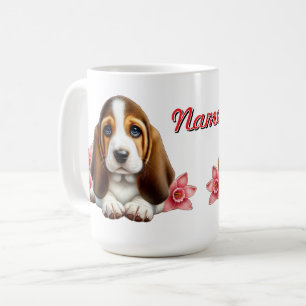 Personalisierter Basset-Hund-Welpe mit Blume Kaffeetasse