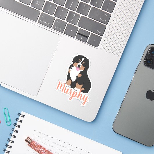Personalisierter Berner Hund Welpensticker Aufkleber (Laptop mit iPhone)