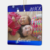 Personalisierter "Besties" Blue Holiday Keramikornament (Links)