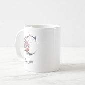 Personalisierter blauer Blumenmonogramm-C-Kaffeebe Kaffeetasse (Vorderseite Links)