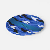 Personalisierter blauer Camouflage blauer Streifen Pappteller (Schrägansicht)