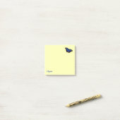 Personalisierter Blauer Morpho-Schmetterling auf b Post-it Klebezettel (Auf Schreibtisch)