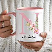 Personalisierter Blumen-Monogramm-Becher mit rosa Tasse