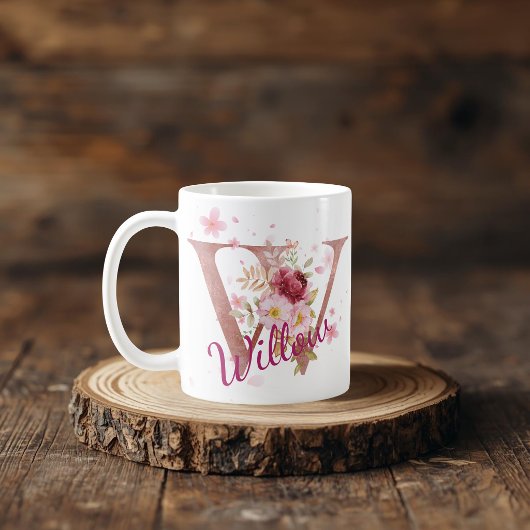 Personalisierter Blumeninitial-Becher – Buchstabe Kaffeetasse