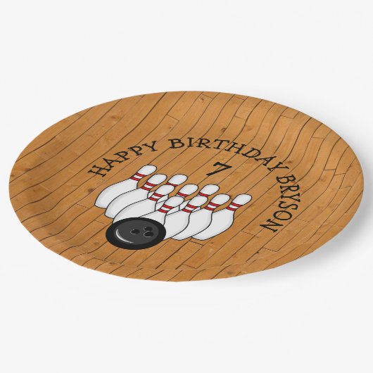 Personalisierter Bowling Themed Birthday Age and N Pappteller (Schrägansicht)