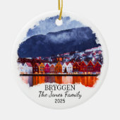 Personalisierter Bryggen-Ornament, Geschenk Norweg Keramik Ornament (Vorne)