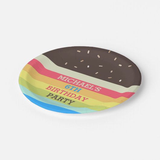 Personalisierter bunter pappteller (Schrägansicht)
