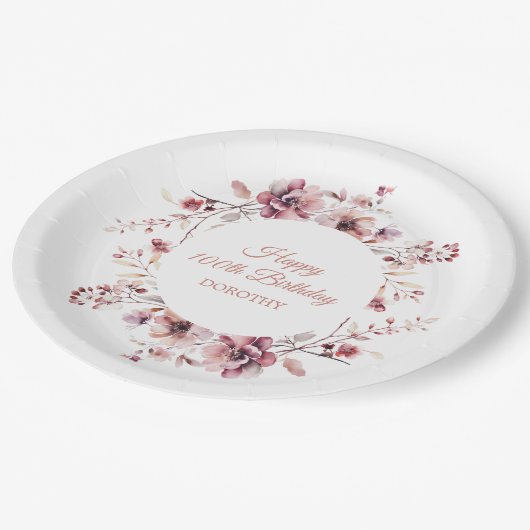 Personalisierter Burgund Pink Floral 100. Geburtst Pappteller (Schrägansicht)