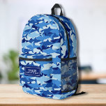 Personalisierter Camouflage Shark-Muster Bedruckter Rucksack<br><div class="desc">Super lustiger Rucksack mit einem blauen Tarnhai-Muster und Ihrem individuelle Name. Fügen Sie eine zusätzliche Bonuslinie hinzu - Telefonnummer, Teamname, Sprichwort usw. - oder löschen Sie diese. Die Zimmer sind groß genug für Bücher, Computer, Sportgeräte und vieles mehr - oder auch als Reise- oder Schlittenbeutel. Cool und farbenfroh, aber sehr...</div>