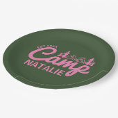 Personalisierter Camp-Junggeselinnen-Abschied Pappteller (Schrägansicht)