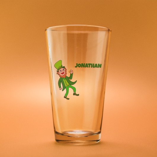 Personalisierter Cartoon Leprechaun St. Patrick's Glas