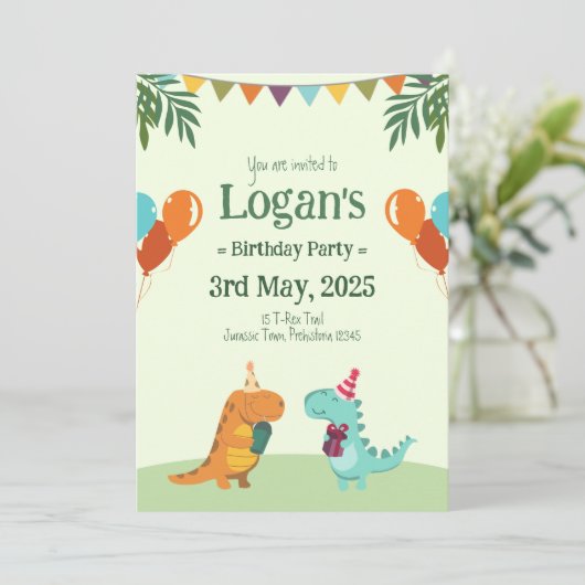 Personalisierter Dinosaurier für Kinder Geburtstag Einladung (Stehend Vorderseite)