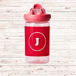 Personalisierter einfacher Roter Name Monogram Kid Trinkflasche<br><div class="desc">Erhöhen Sie Ihre Geschenke von hinten in der Schule mit unserer personalisierten, roten Monogramm Kinderwasserflasche. Diese wiederverwendbare Flasche wurde für moderne Kinder hergestellt und ist einfach, stilvoll und mit ihrem Namen anpassbar. Stellen Sie sicher, dass sie stilvoll mit den besten in personalisierten Wasserflaschen für die Schule bleibe werden. Jetzt kaufen...</div>