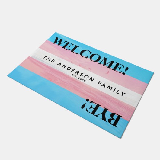 Personalisierter Empfang von Transgender Flag Fußmatte (Schrägansicht)
