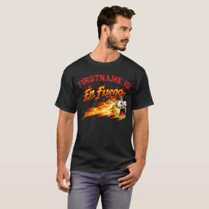 Personalisierter "En fuego" Tennisball brennt. T-Shirt