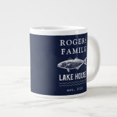 Personalisierter Familienname Lake House Jumbo-Tasse (Vorderseite Rechts)