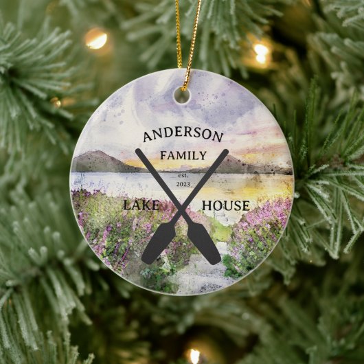 Personalisierter Familienname Lake House Unterschr Keramik Ornament (Baum)