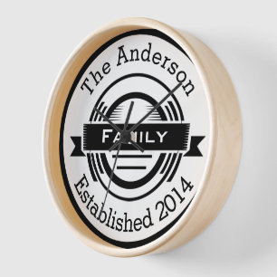 Personalisierter Familienname Retro-Logo-Stil Uhr
