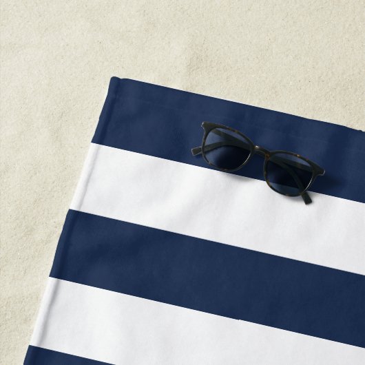 Personalisierter Familienurlaub in Navy & White St Strandtuch (Beispiel)