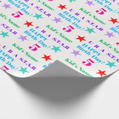 Personalisierter farbenfroher Star-Themed-Kinderge Geschenkpapier (Ecke)