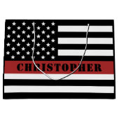 Personalisierter Feuerwehrhelfer mit dünner roter  Große Geschenktüte (Vorderseite)