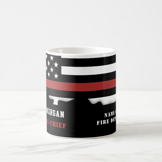 Personalisierter Feuerwehrhelfer mit dünner roter Kaffeetasse (Mittel)