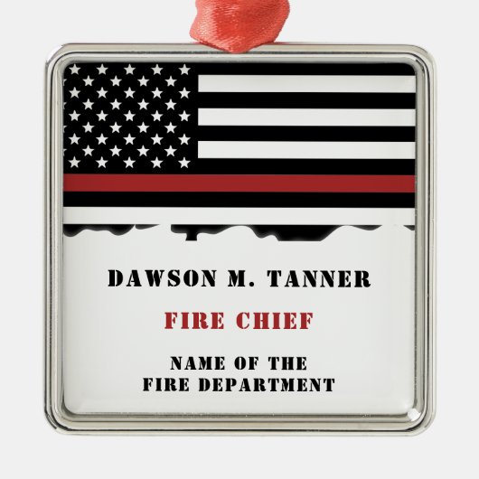 Personalisierter Feuerwehrhelfer mit dünner roter  Ornament Aus Metall (Vorne)