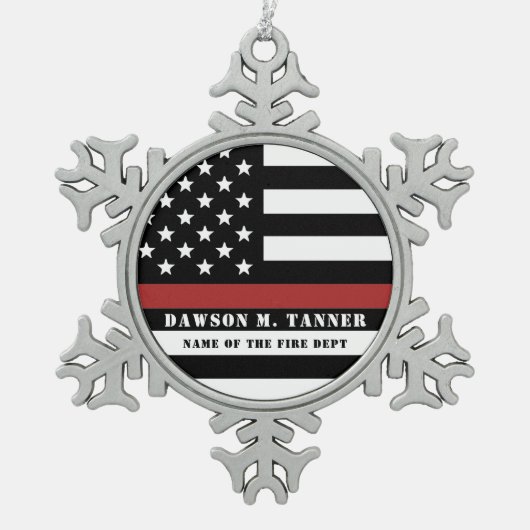 Personalisierter Feuerwehrhelfer mit dünner roter  Schneeflocken Zinn-Ornament (Vorderseite)