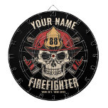 Personalisierter Feuerwehrmann Feuerwehrmann Schäd Dartscheibe<br><div class="desc">Personalisierter Feuerwehrmann Feuerwehr-Feuerwehr-Design - Skelett mit Rotem Helm und zwei Achsen. Passen Sie Ihre Name,  Station/Dept-Nummer und Position an.</div>