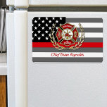 Personalisierter Feuerwehrmann Magnet<br><div class="desc">Der personalisierte Kühlschrankmagnet des Feuerwehrmanns. Maltesisches Kreuz mit der Feuerwehr Ihrer Stadt,  Ihrem Rang und Namen über die klassische,  dünne rote Feuerwehrflagge.</div>