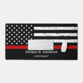 Personalisierter Feuerwehrmann mit dünner roter Li Schreibtischunterlage (Tastatur & Maus)